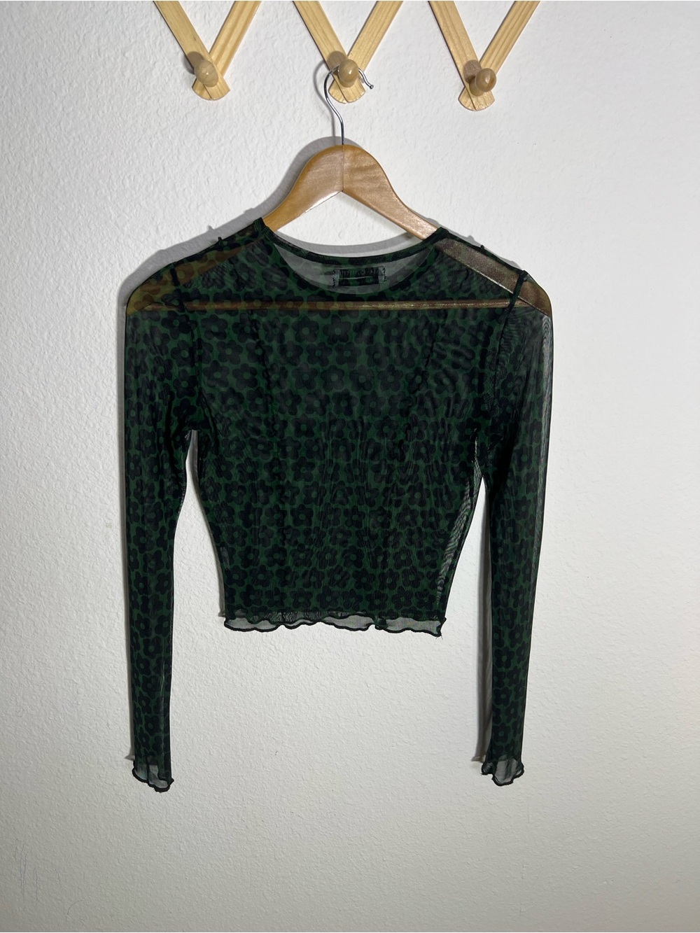 URBAN OUTFITTERS • mesh floral green long sleeve size xs